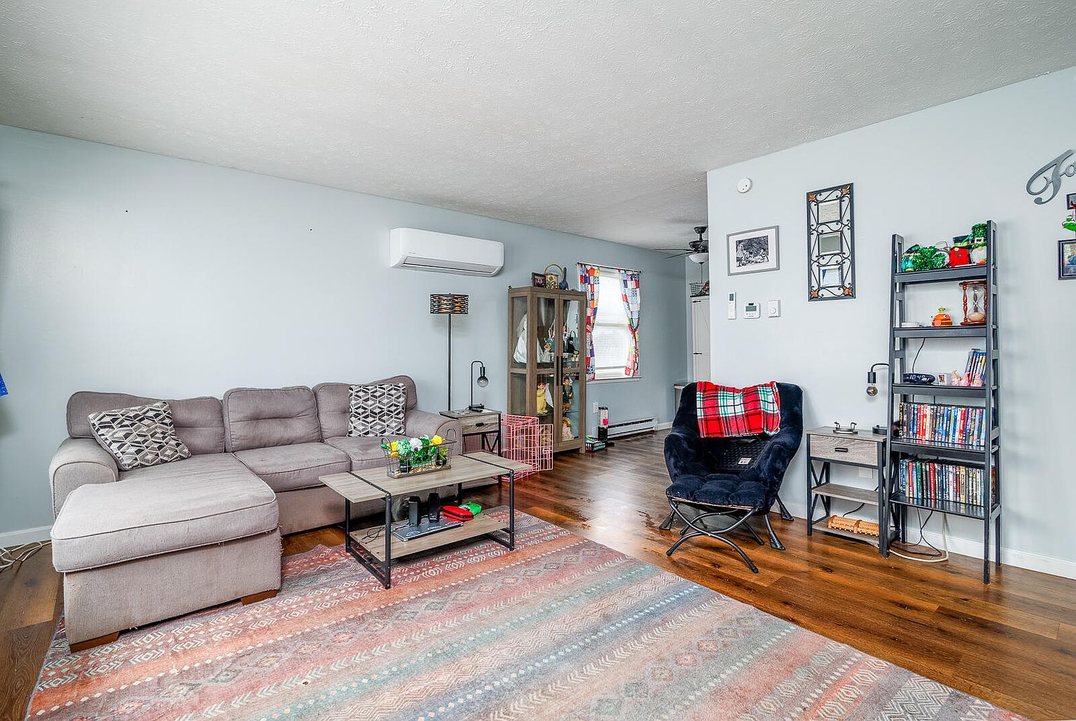 Listing photo 2 for 7201 Cleveland St