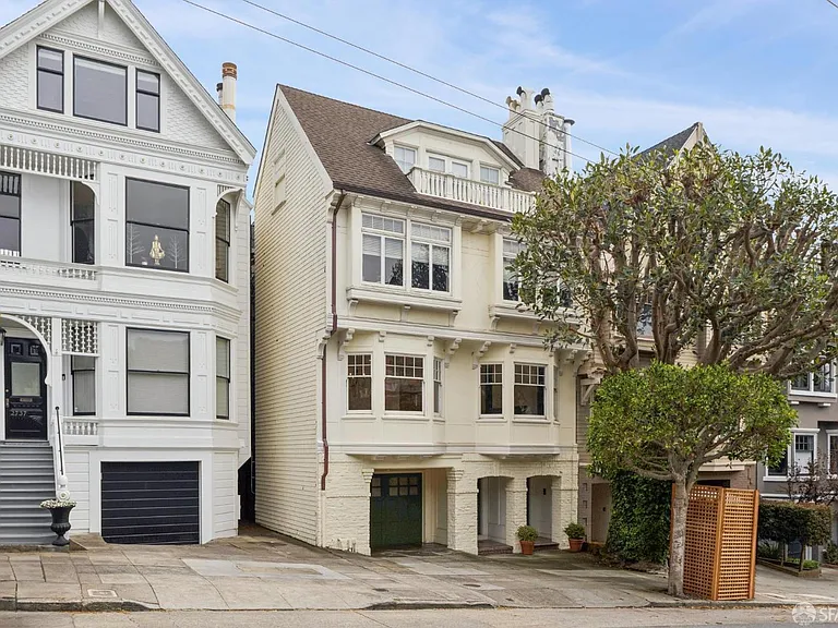 2741 Union St — Photo 1