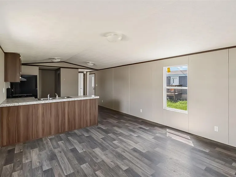5670 E Highway 290 — Photo 5