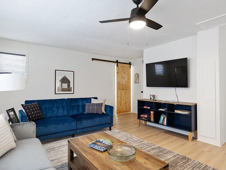 E Rosemont Dr — Photo 1