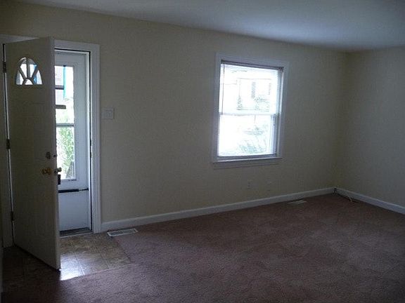 2nd image of 5 Marblehead Dr
