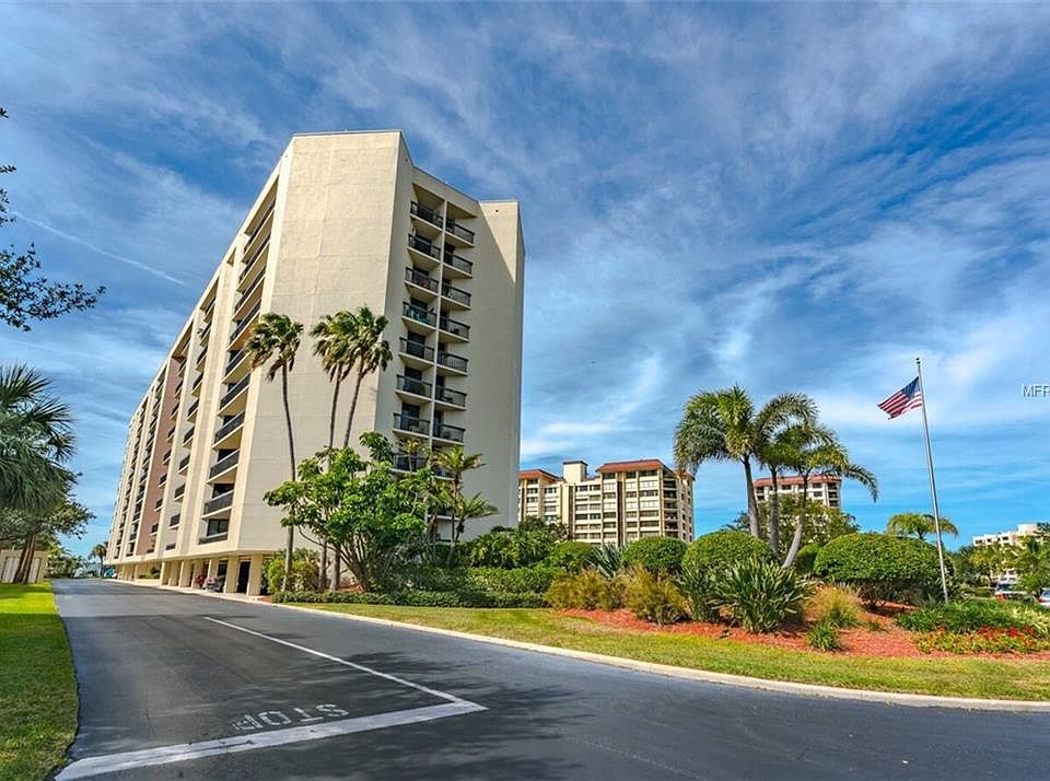 1st image of 690 Island Way APT 212