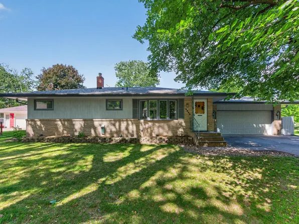 2985 Marion St, Roseville, MN 55113