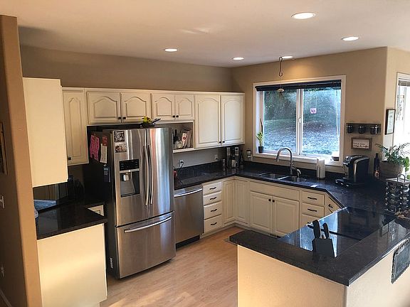 Kitchen, appliances (2016)