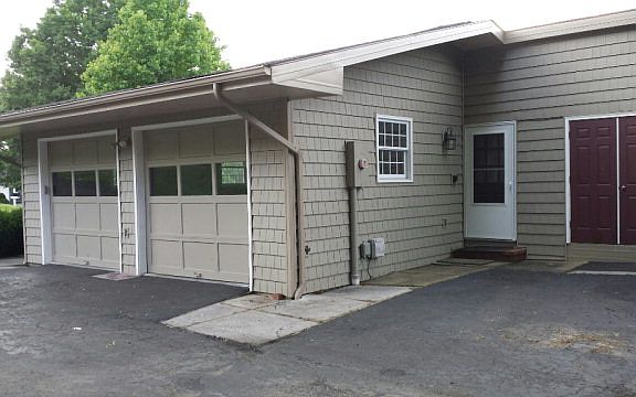 3rd image of 621 Fairway St