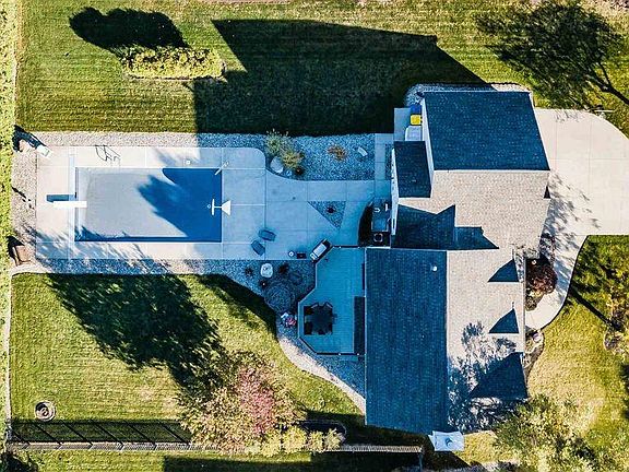 5th image of 1600 Brook Ct