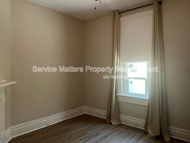 1319 W Jackson St — Photo 17