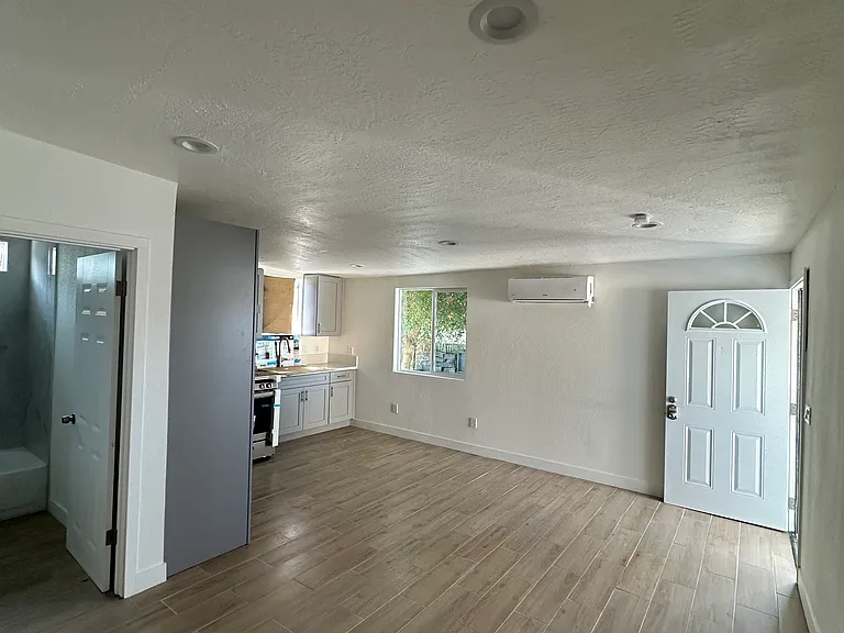 1220 W Shorb St #B — Photo 7