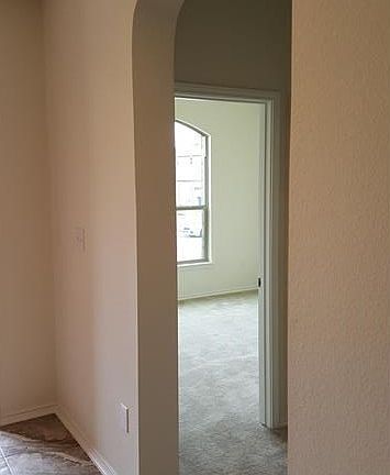 4th image of 318 Sunnyside Dr