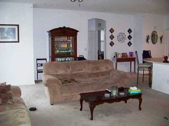 LARGE & OPEN FAMILY ROOM