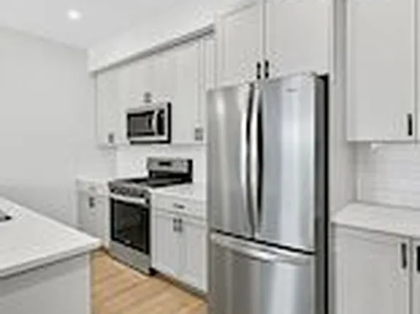 SF337 | 1 Month Free 3 Bedroom Main Floor Home Northwest Edmonton