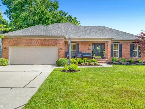 3479 Jasmine Dr, Seven Hills, OH 44131
