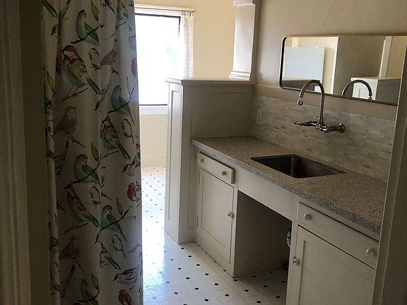 View of kitchen to dinnette