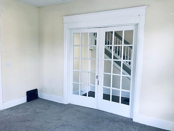 3rd image of 608 N Roosevelt Ave APT 1