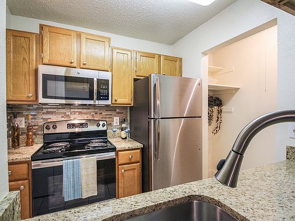 3rd image of 5959 E Northwest Hwy #2016