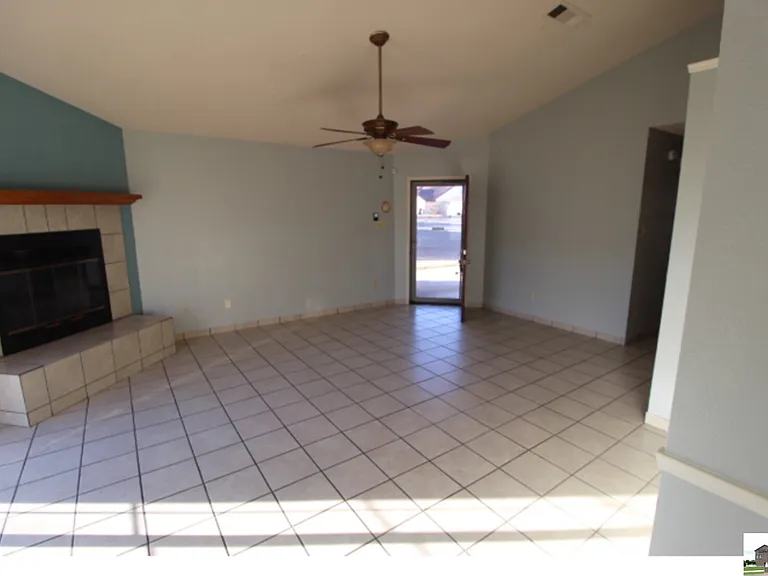 2404 Fieldstone Dr — Photo 6