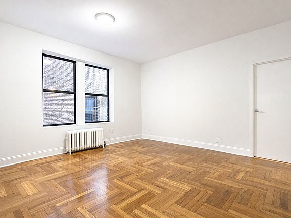3rd image of 664 W 163rd St APT 6