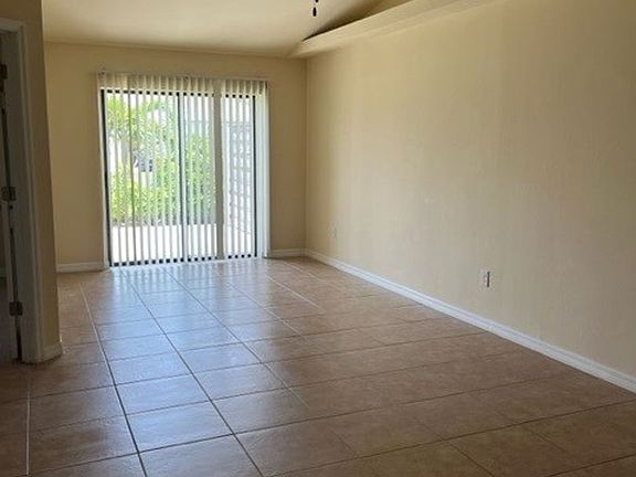 4th image of 3024 SW 15th Pl