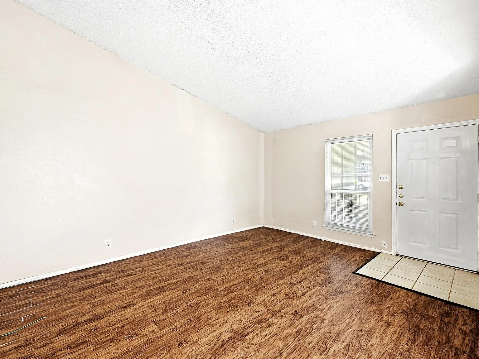 2 bed, 1.0 bath, 782 sqft, $1,195 — Photo 4