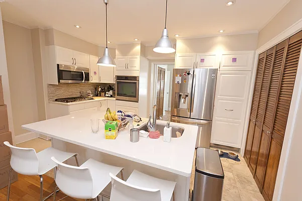 Rented by Compass | media 60