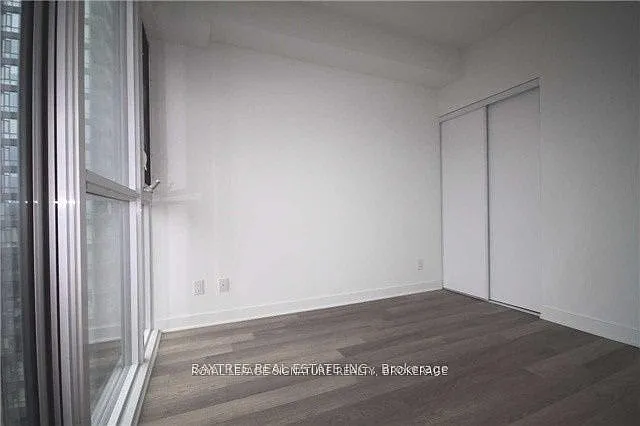The Bond Condos — Photo 4