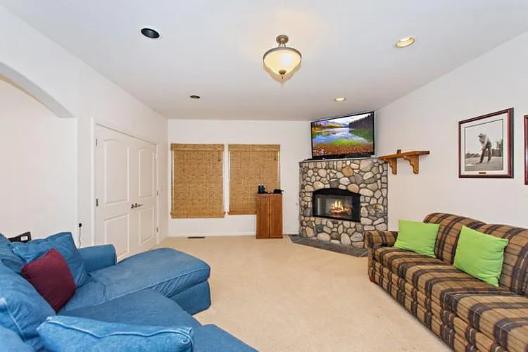 1141 Aleutian Dr — Photo 12