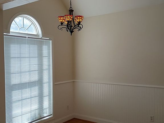 3rd image of 399 Cook Rd