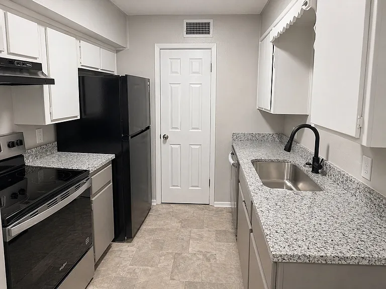 2701 Colonial Ave #D — Photo 4