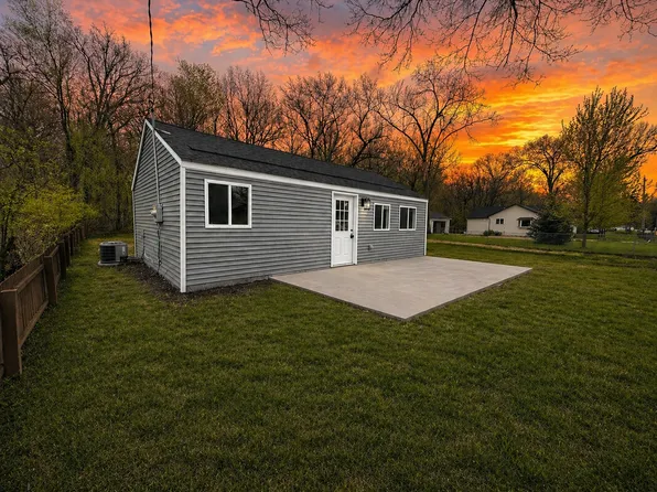 5992 Pickbourne St, Commerce Township, MI 48382