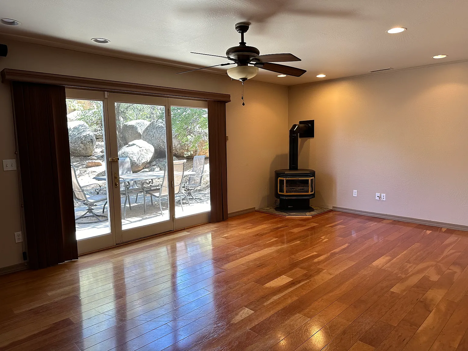 4 bed, 2240 sqft, $2,795 — Photo 3