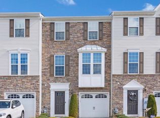 41 Village Green Ln, Sicklerville, NJ 08081