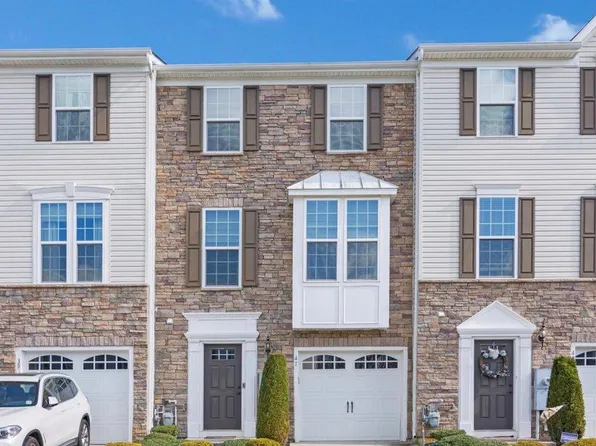 41 Village Green Ln, Sicklerville, NJ 08081