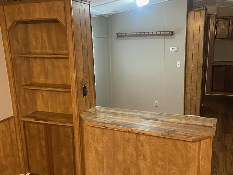 149 Ireland Dr — Photo 2