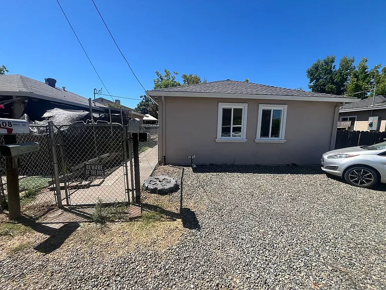 406 Niles Ave — Photo 1