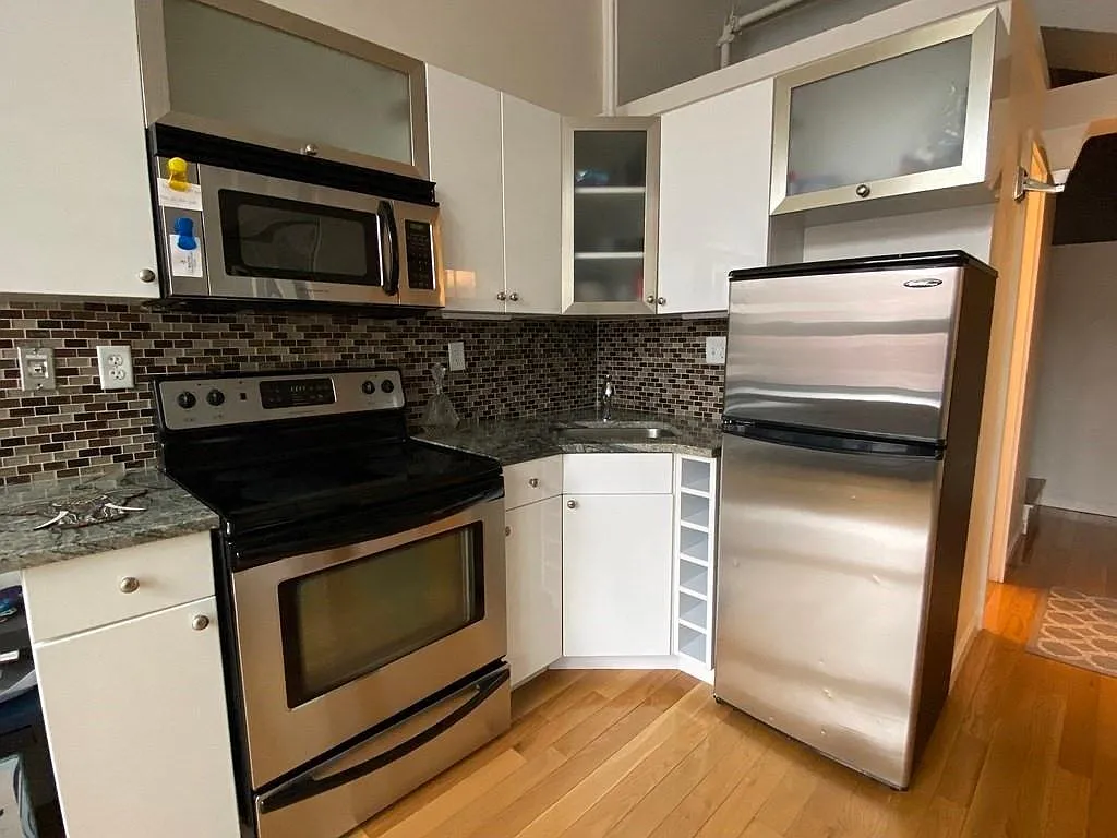 1 bed, 400 sqft, $2,700 — Photo 4