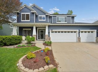 2413 Sandstone Dr, Woodbury, MN 55129