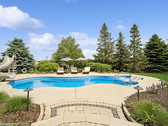 4th image of 623 Bennett Dr