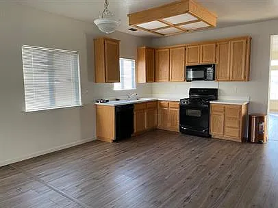 1683 Shay Way — Photo 5