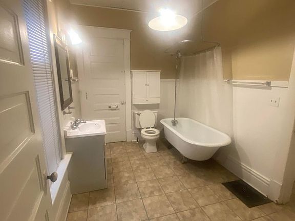 2nd image of 509 Wealthy St SE #A