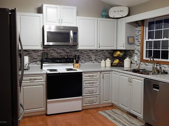 3rd image of 1723 Sunset Ct