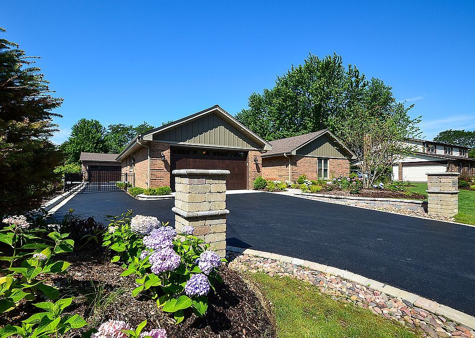 1st image of 1157 W Chatham Dr