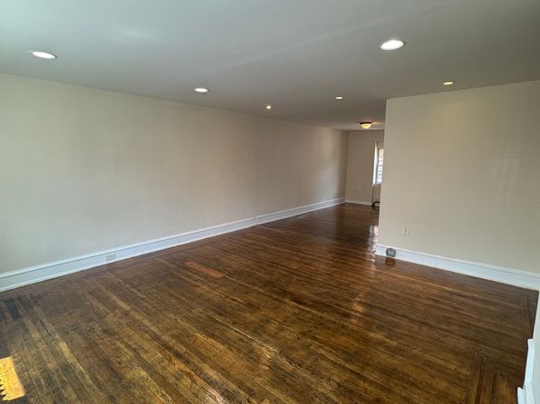 327 W Wingohocking St