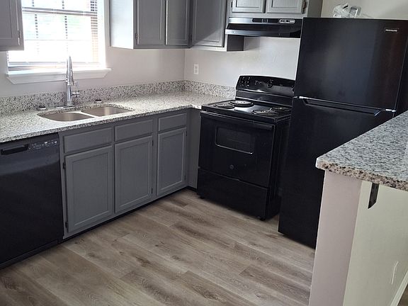 2nd image of 622 Sierra Dr