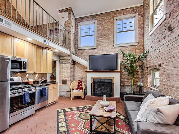 3rd image of 4824 N Oakley Ave #3