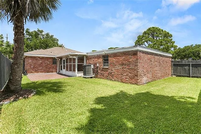 6151 Charlotte Dr — Photo 20