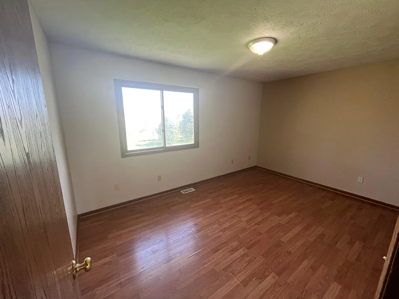 3 bed, 1200 sqft, $1,600 — Photo 2