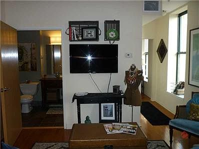3rd image of 401 N Illinois St #F