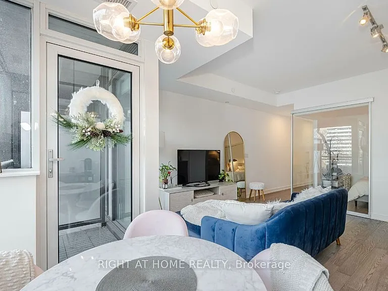 17 Dundonald St #403 — Photo 9
