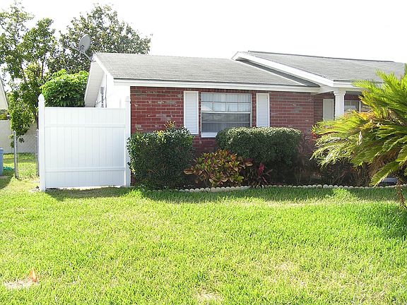 Front of home with Vinyl Fence