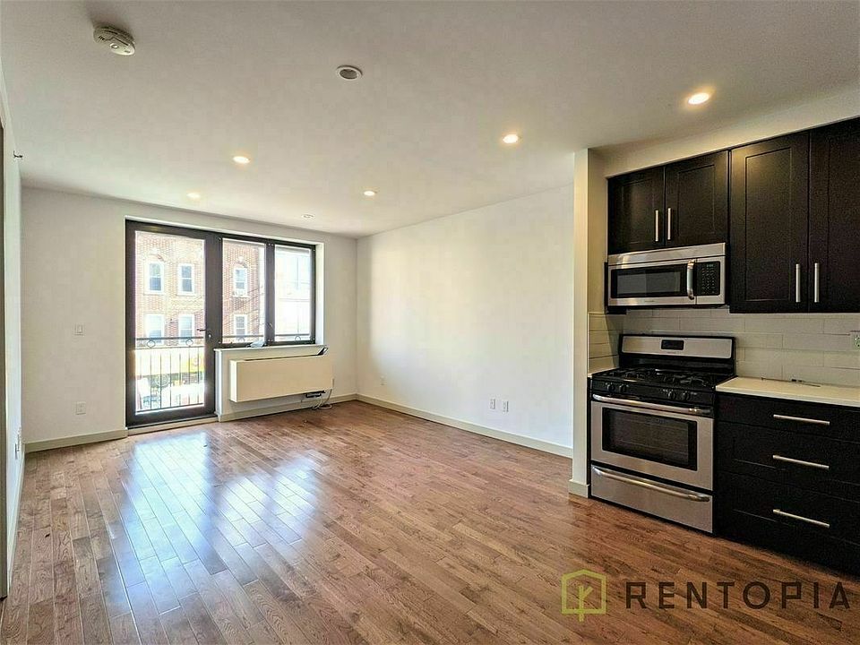 1st image of 57 Graham Ave #2V